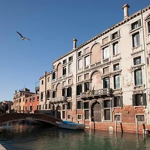 Inside Palazzo Foscarini Appartement Venise